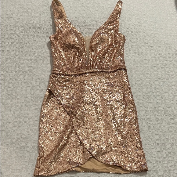 rose gold color cocktail dress Rose Gold Plunging Neckline Long-Sleeve Dress, L main image 1